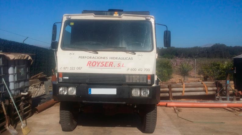 Hidráulicas Royser camión para perforación estacionado